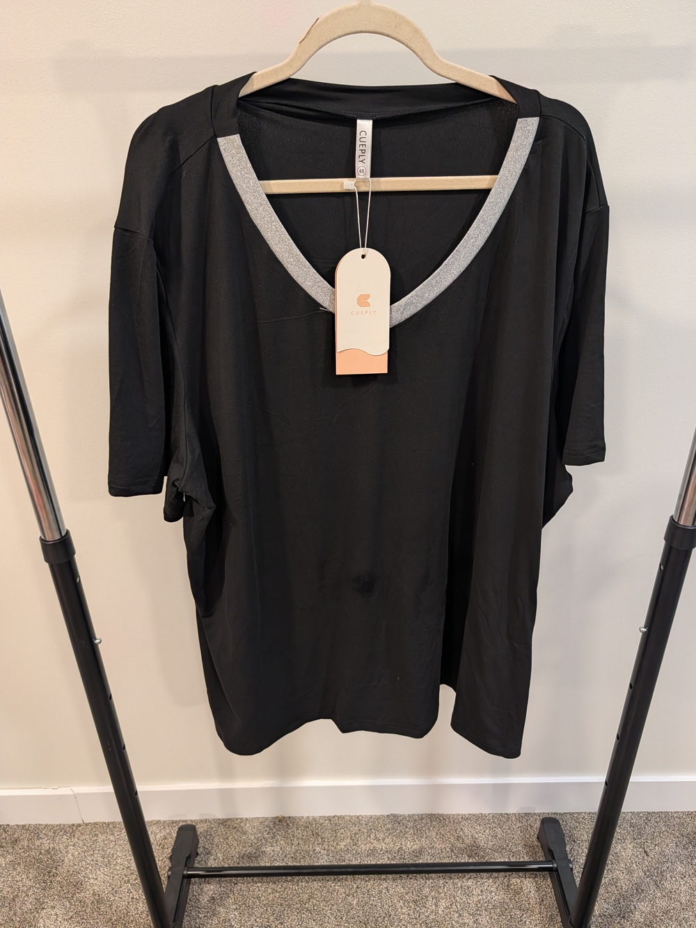 Cueply Black Short Sleeve V-Neck Tee with Grey Trim